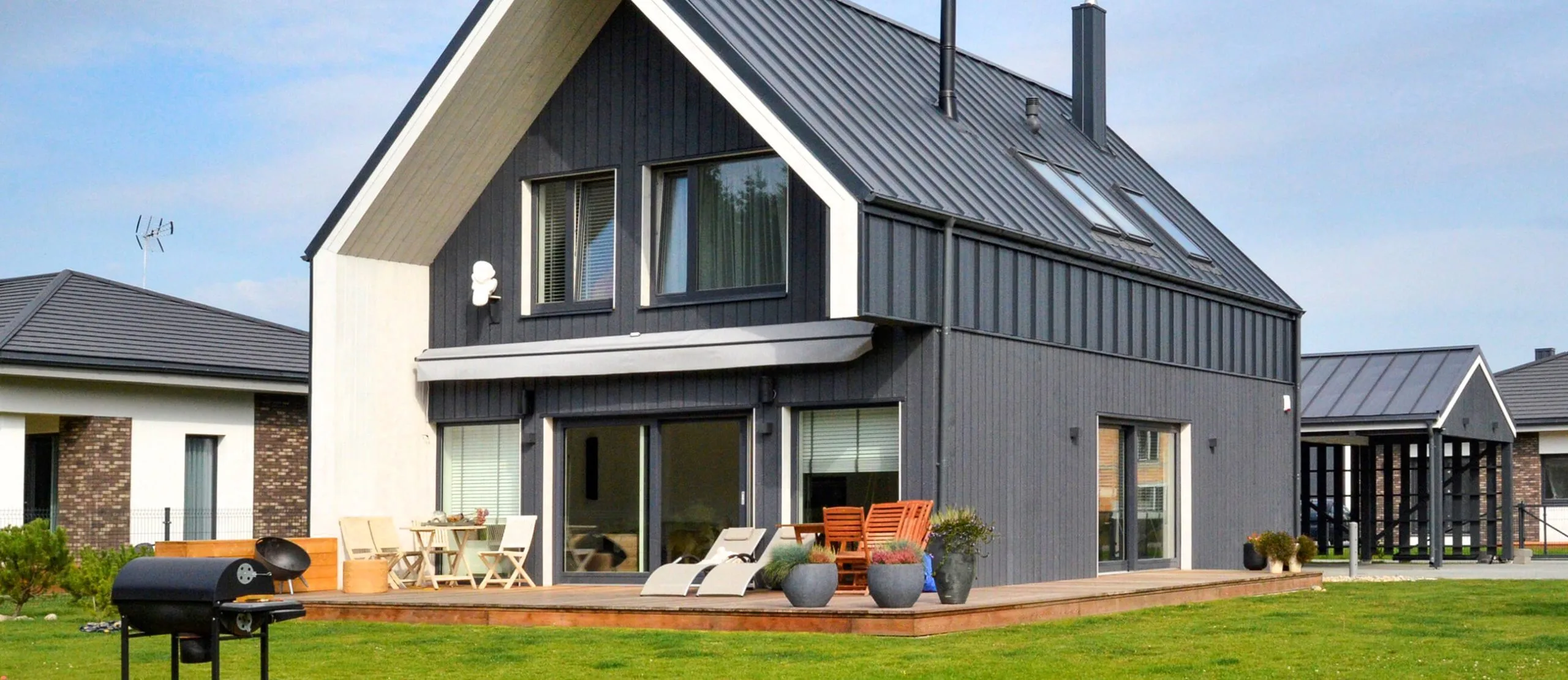 Greitai surenkami karkasiniai ir skydiniai namai